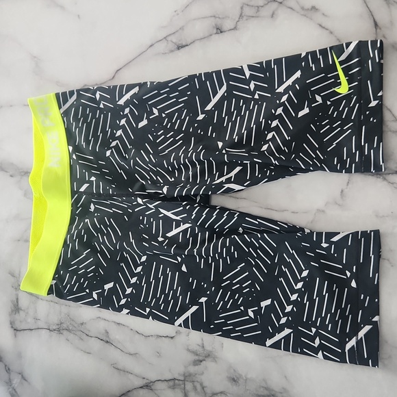 Nike bermuda shorts - Picture 1 of 2